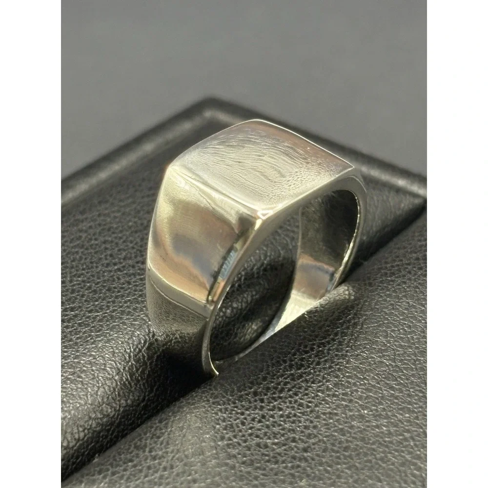 New Condition Sterling Silver Large Plain Signet Ring 925 Size 10 J3